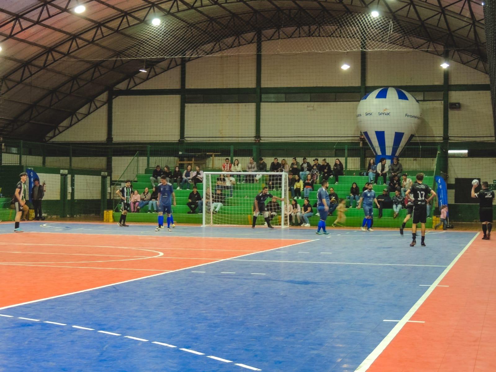 Sesc Vacaria realiza campeonato municipal de vôlei e futsal em Esmeralda