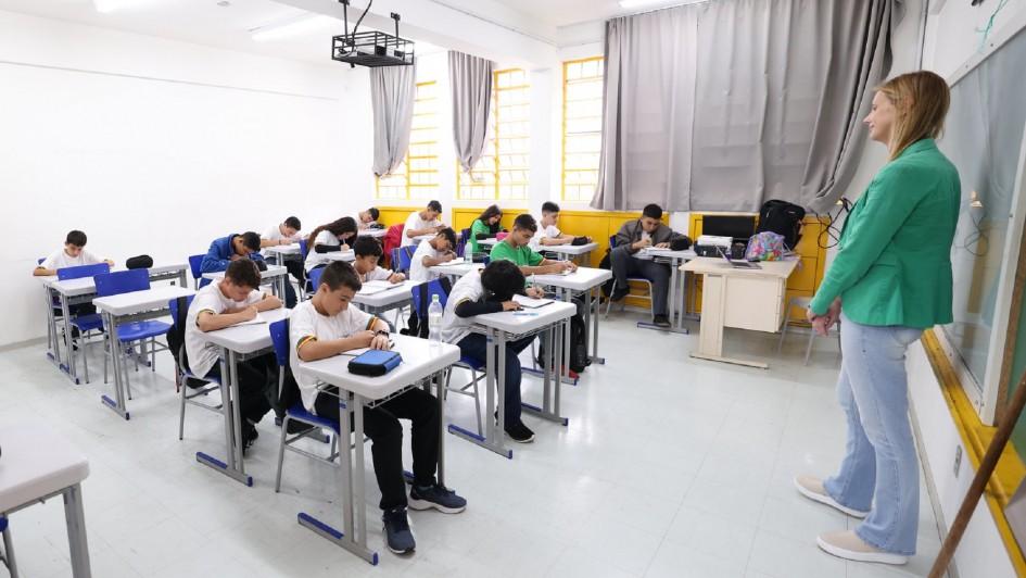 Governo Leite retoma promoções de professores, investimentos na carreira e novos educadores reforçando prioridade na educação
