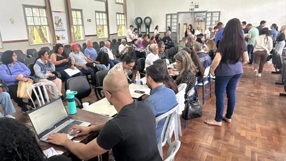 promover mutirão de regularização fundiária em Alvorada, Pelotas e Rio Grande