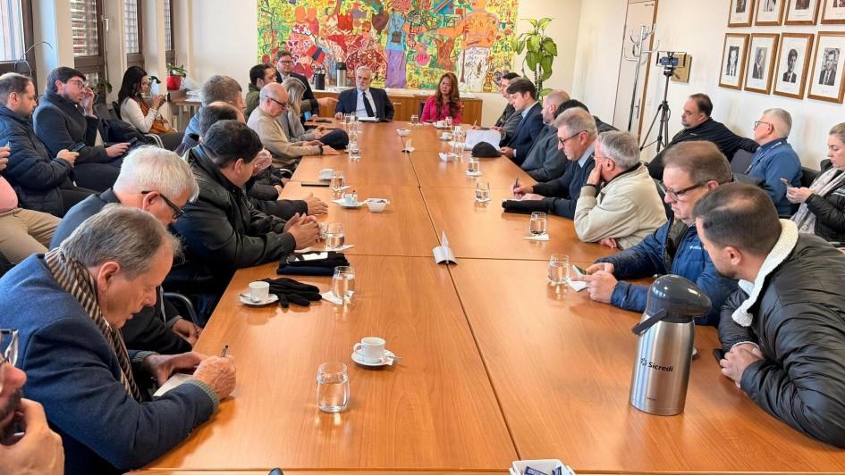 Comitiva gaúcha em defesa dos produtores de tabaco tem reunião com representantes do Brasil que participam da COP11, em Genebra