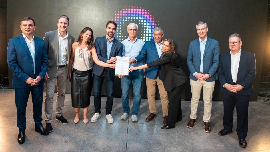Leite participa da assinatura de termo da Invest RS que pode movimentar R$ 150 milhões em produção audiovisual no Estado