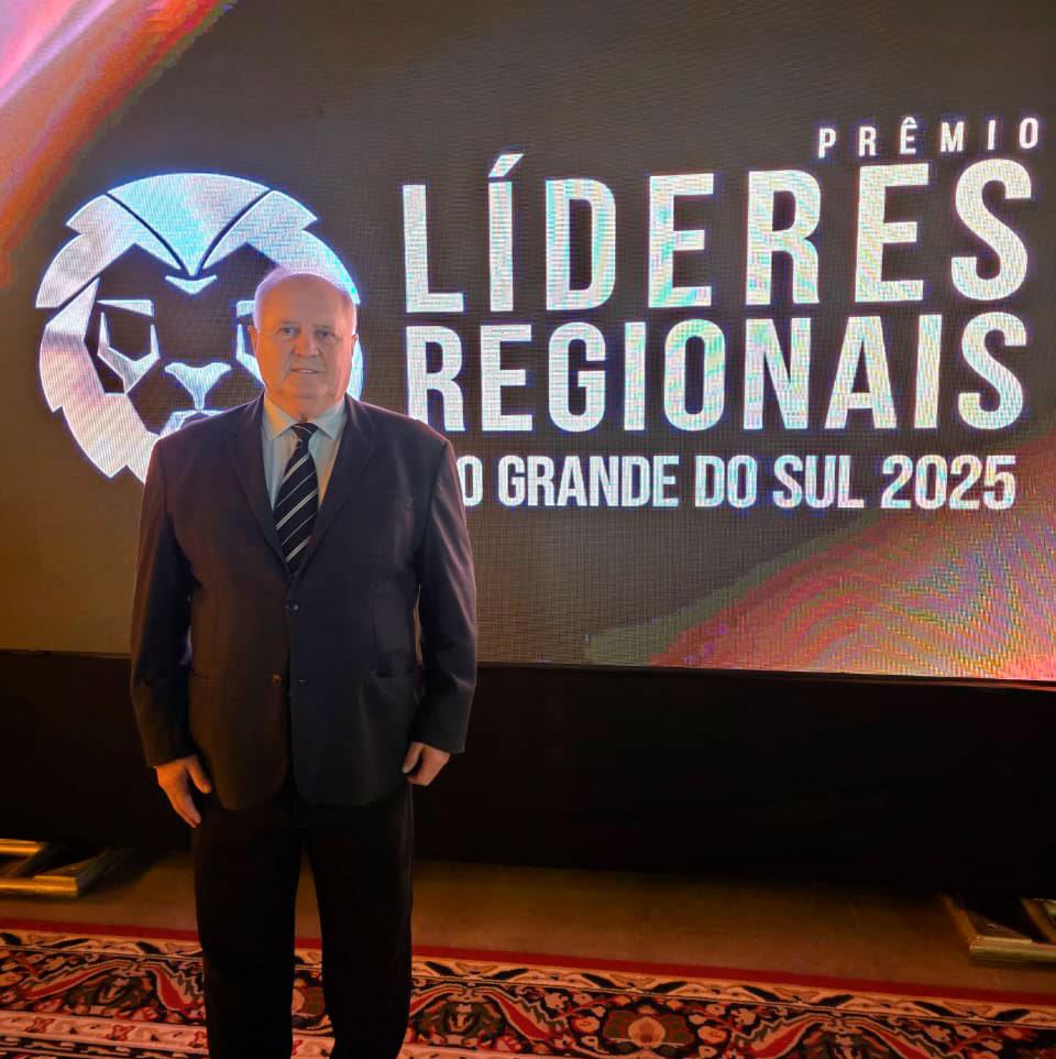 Presidente Nei César Manica recebe homenagem pelos 25 anos da Expodireto Cotrijal