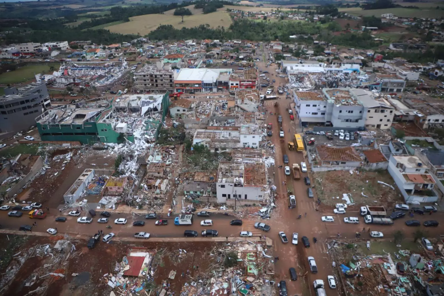 Rio Grande do Sul presta auxílio a vítimas de tornado no Paraná