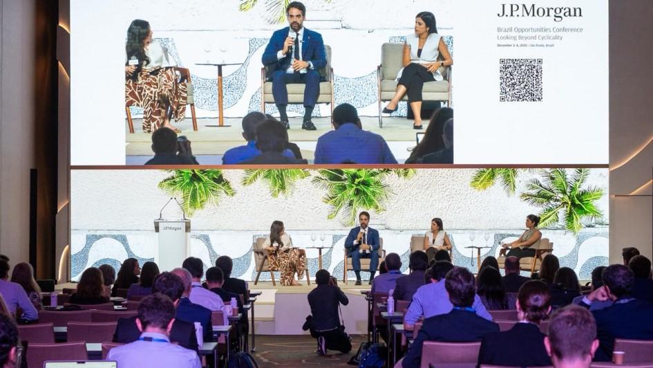 Leite defende compatibilidade entre ajuste fiscal, justiça social e combate ao crime em painel sobre oportunidades para o Brasil