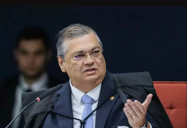 Ministro do Supremo Flávio Dino proíbe liberação de emendas parlamentares para os deputados Alexandre Ramagem e Eduardo Bolsonaro