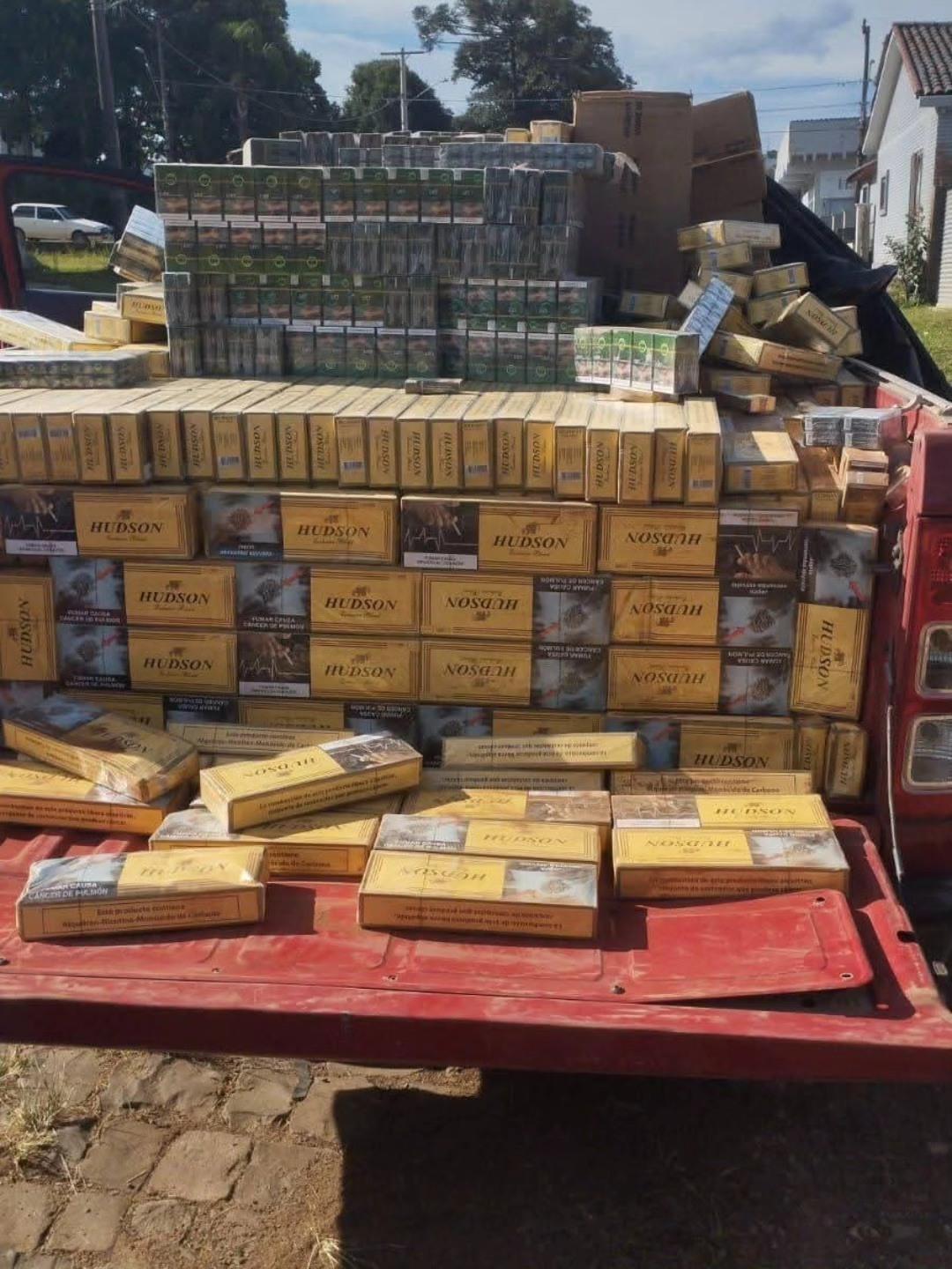 Brigada Militar aprende carga de quase 25 mil maços de cigarros contrabandeados em Barros Cassal