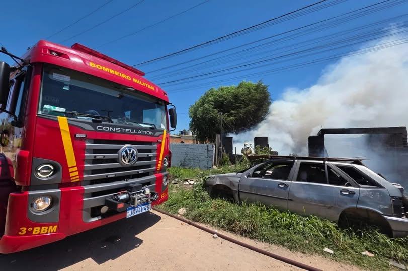 Incêndio destrói casa após morador usar combustível para matar formigas, em Pelotas