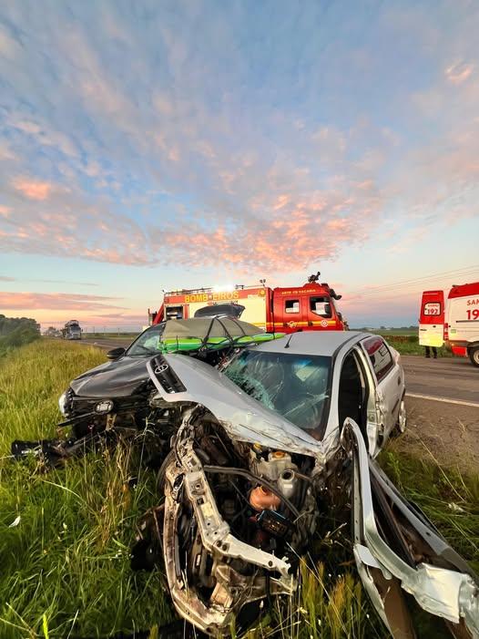 Colisão frontal deixa três feridos na BR-116 em Vacaria