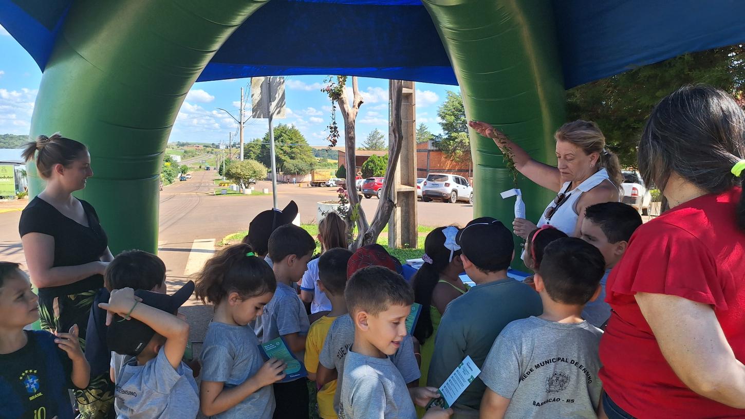 Consórcio Machadinho realiza ação de distribuição de mudas e educação ambiental em Barracão/RS 