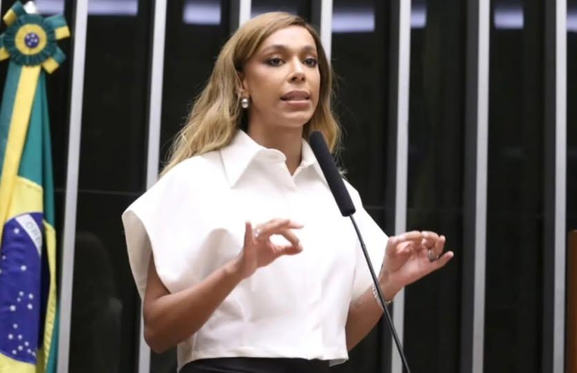 Erika Hilton é primeira mulher trans eleita para presidir a Comissão de Defesa dos Direitos da Mulher na Câmara dos Deputados