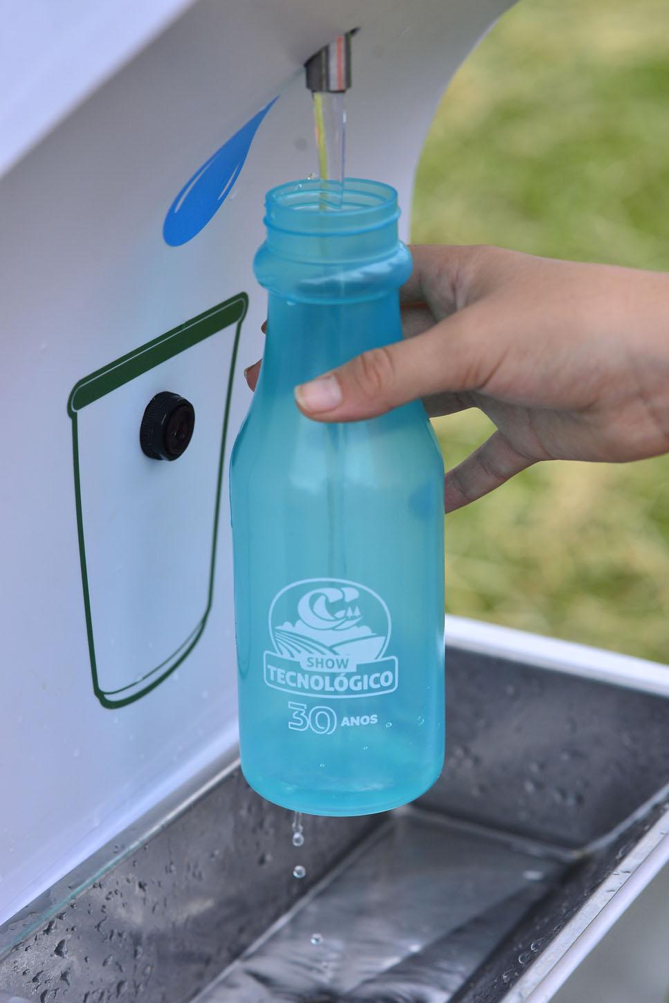 Estações de água reduzem resíduos e reforçam sustentabilidade no 30º Show Tecnológico Copercampos