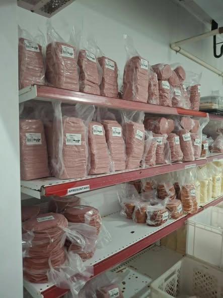 Farroupilha: Força-farefa apreende produto vencido desde 2017 e quase oito toneladas de alimentos impróprios