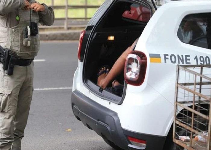 Justiça proíbe RS de manter presos em celas de delegacias e viaturas