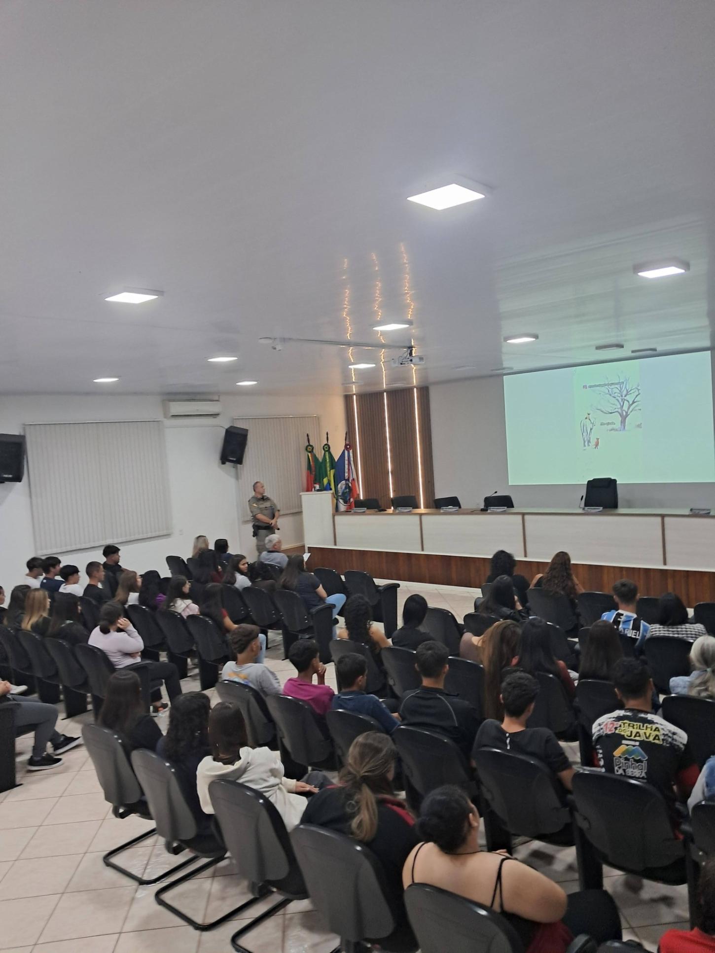 Palestra sobre Violência Doméstica lota Câmara e mobiliza comunidade em Pinhal da Serra