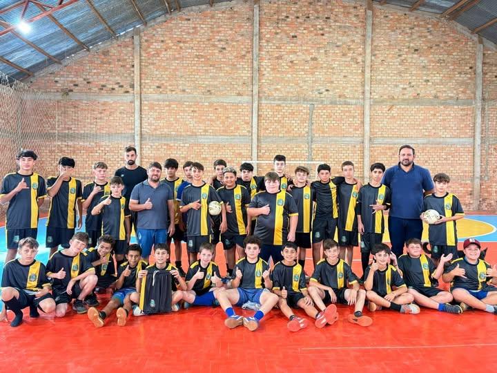 PINHAL DA SERRA REALIZA ENTREGA DE UNIFORMES PARA A COPA AMUCSER 2026