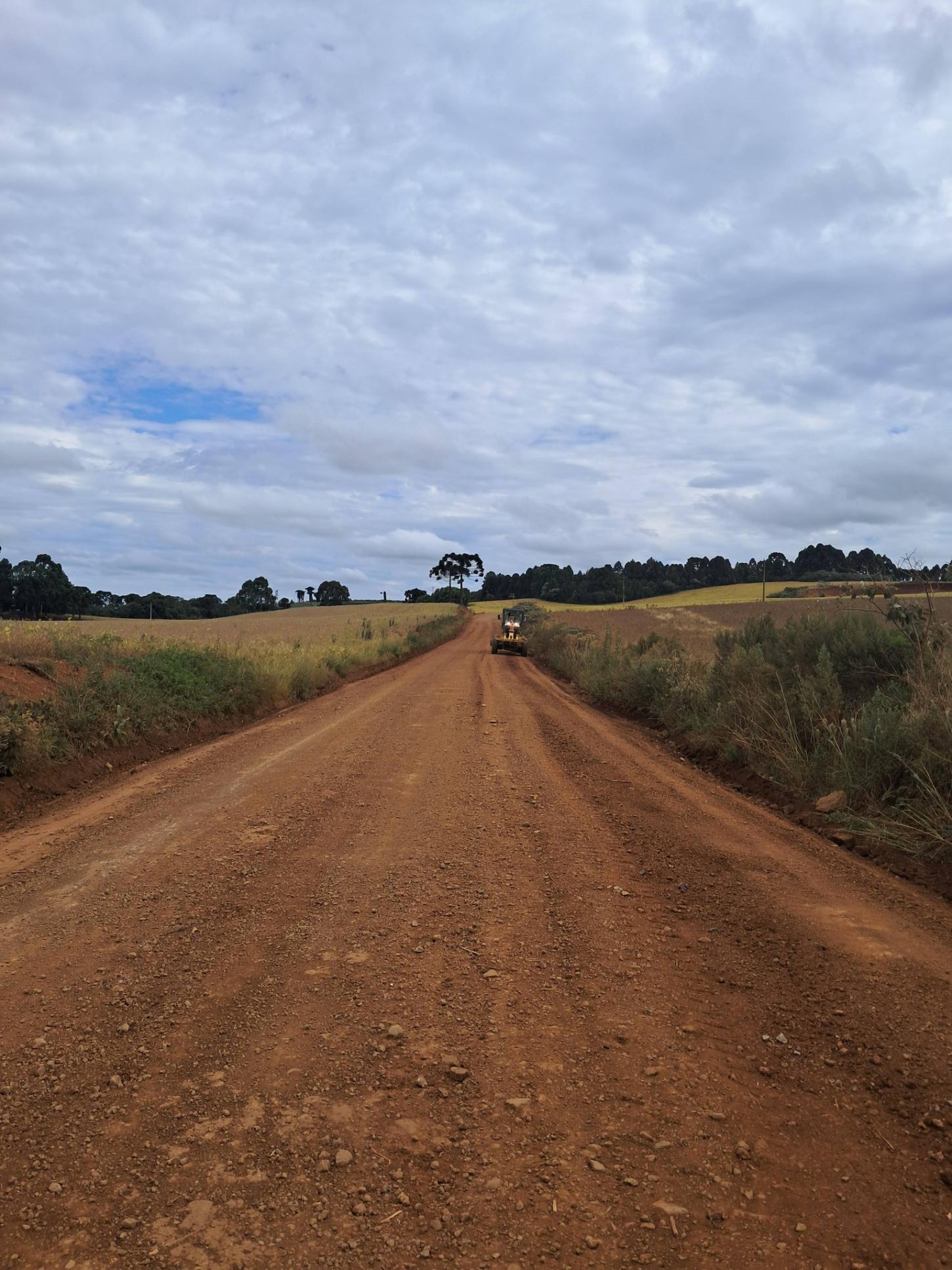 Prefeituras de Esmeralda e Pinhal da Serra realizam manutenção na RS-456 nesta segunda-feira