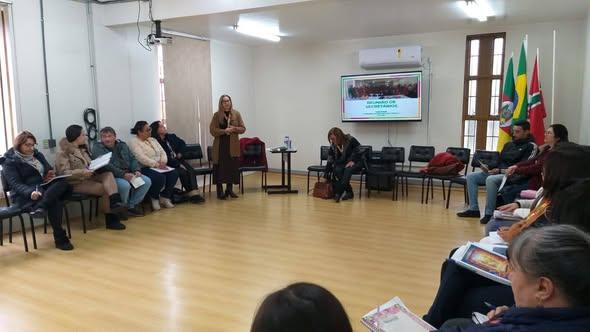 23ª CRE REÚNE SECRETÁRIOS ESCOLARES EM PREPARAÇÃO PARA O CENSO ESCOLAR