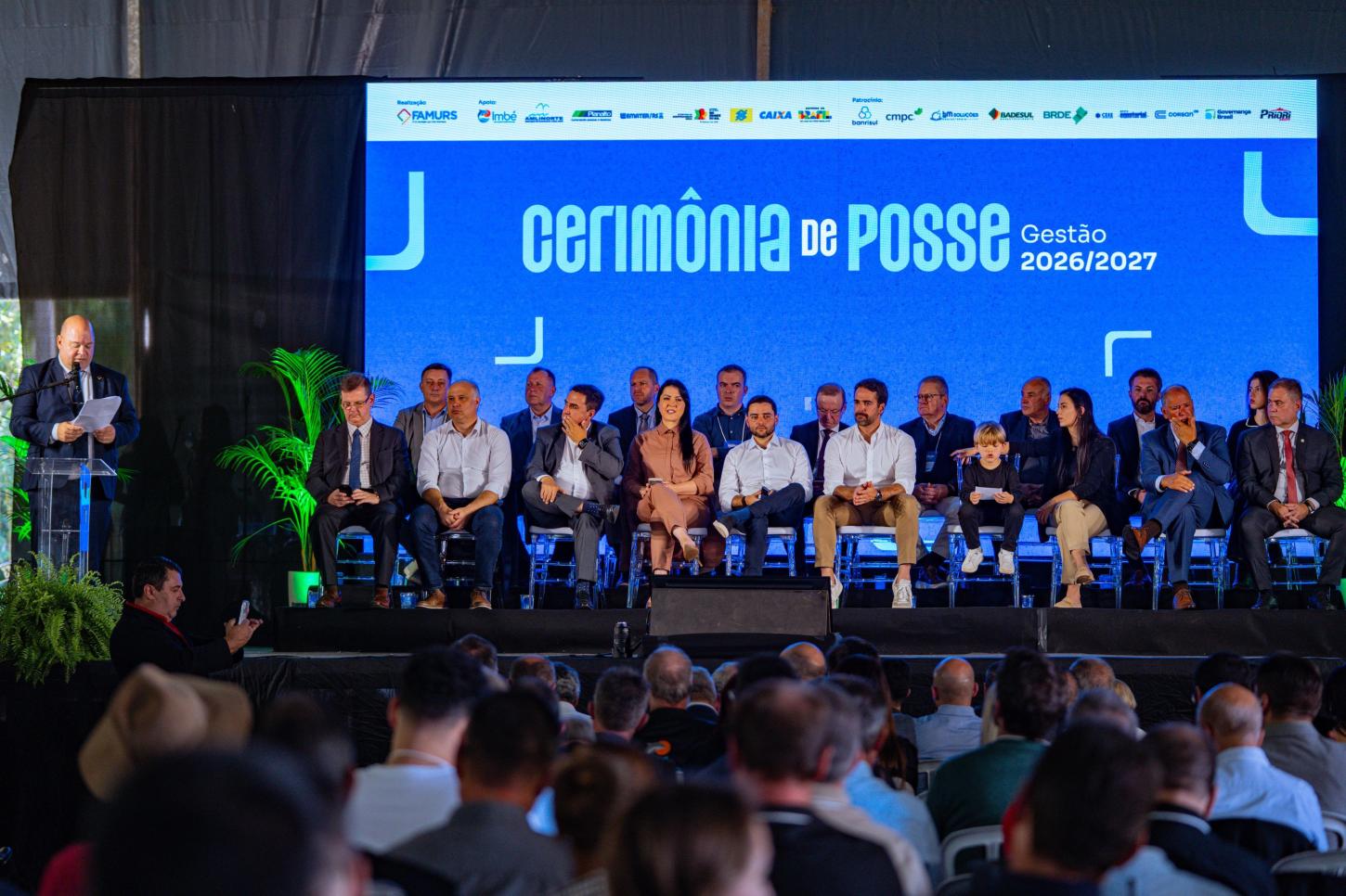 Ato solene em Imbé marca a posse de Ique Vedovato e da nova diretoria da Famurs para a Gestão 2026/2027