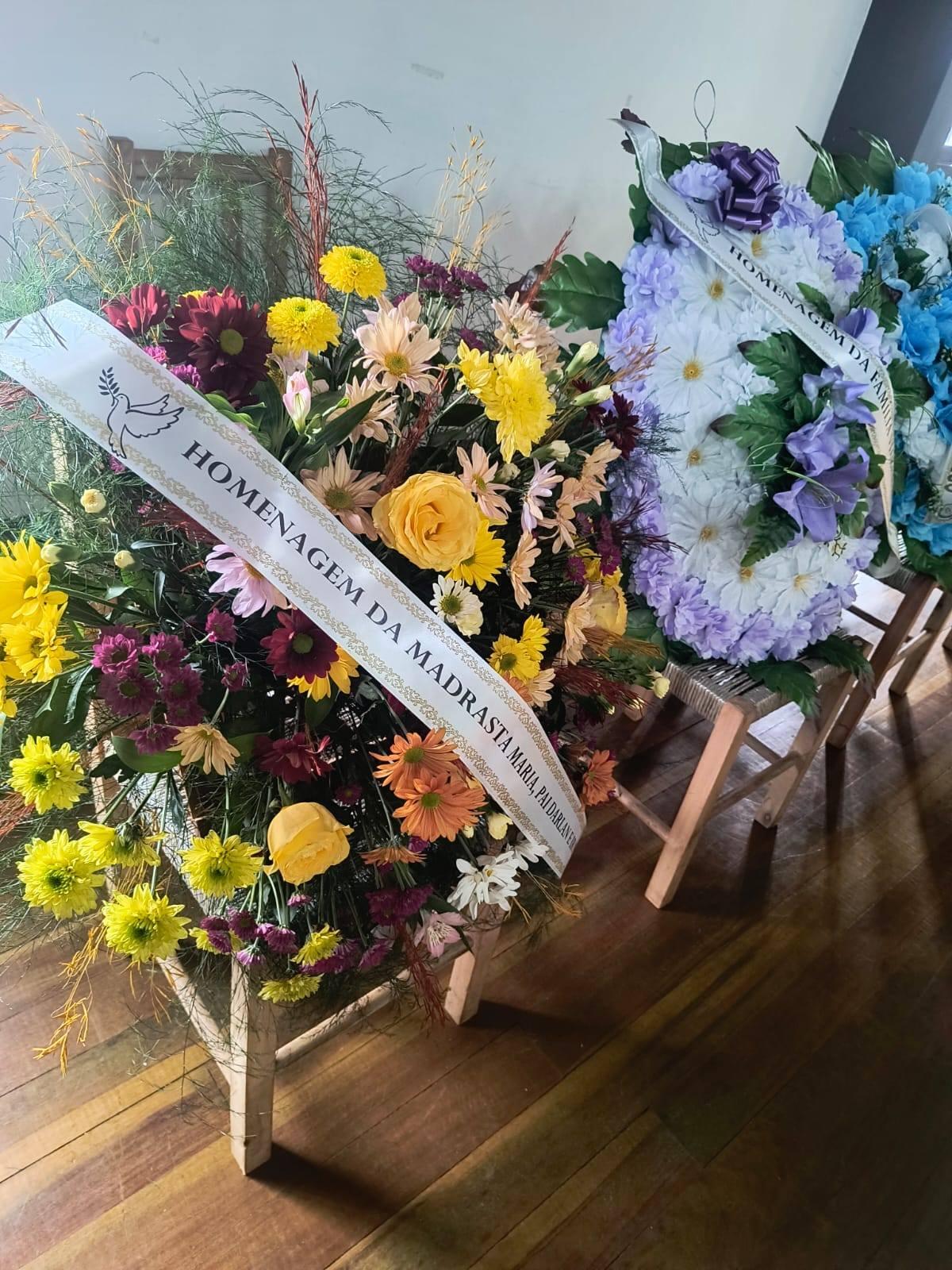 ESMERALDA PARALISA PARA SE DESPEDIR DE JEAN E ROGER, VÍTIMAS DE GRAVE ACIDENTE NA RS-456