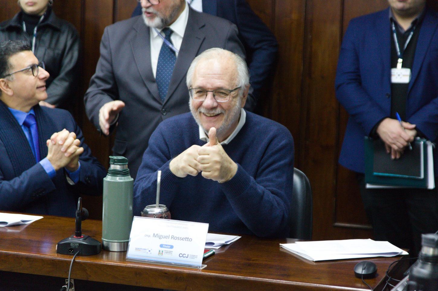 CCJ aprova projeto de Rossetto para criação do Instituto das Águas do RS