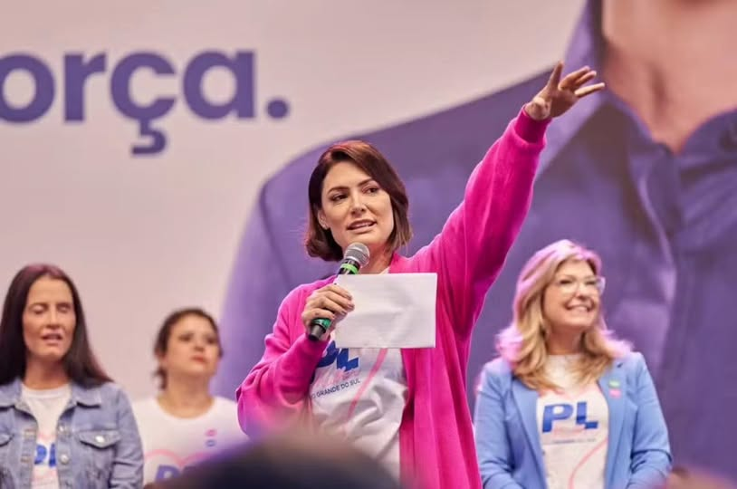 Michelle Bolsonaro anuncia saída do PL Mulher, após crise com Flávio