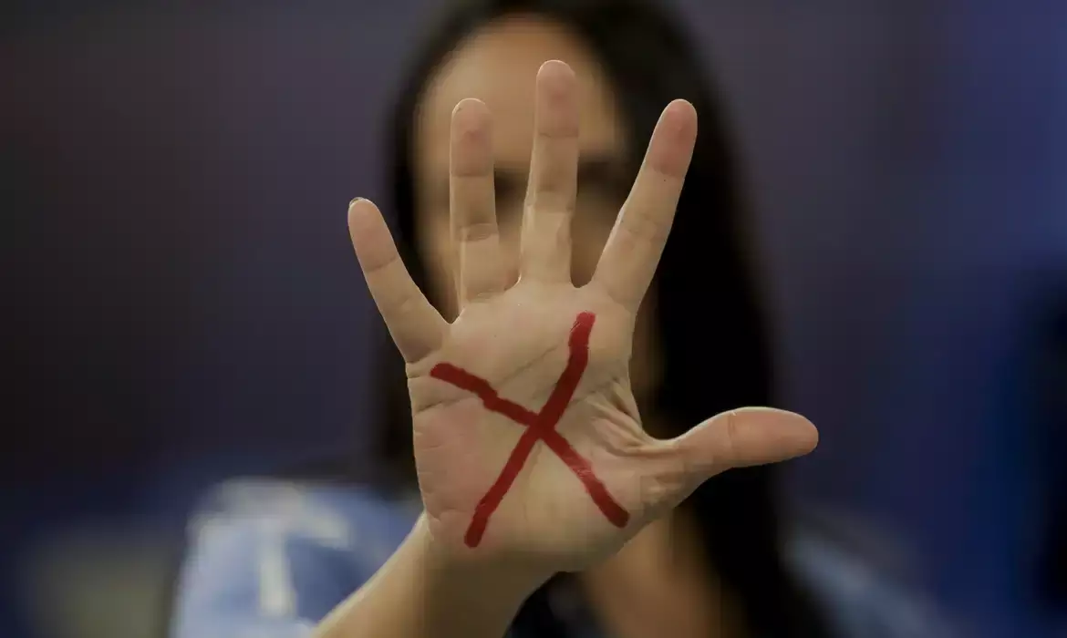 Na contramão do menor número de assassinatos em 13 anos, feminicídios batem recorde no Brasil