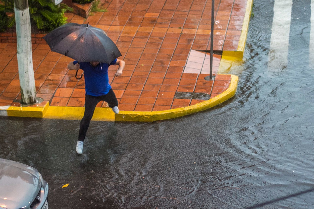 Chuva intensa e temporais isolados atingem o Rio Grande do Sul