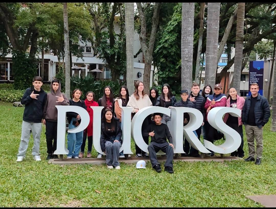 Passeio educacional do 8º ano de Pinhal da Serra proporciona aprendizado e experiências em Porto Alegre