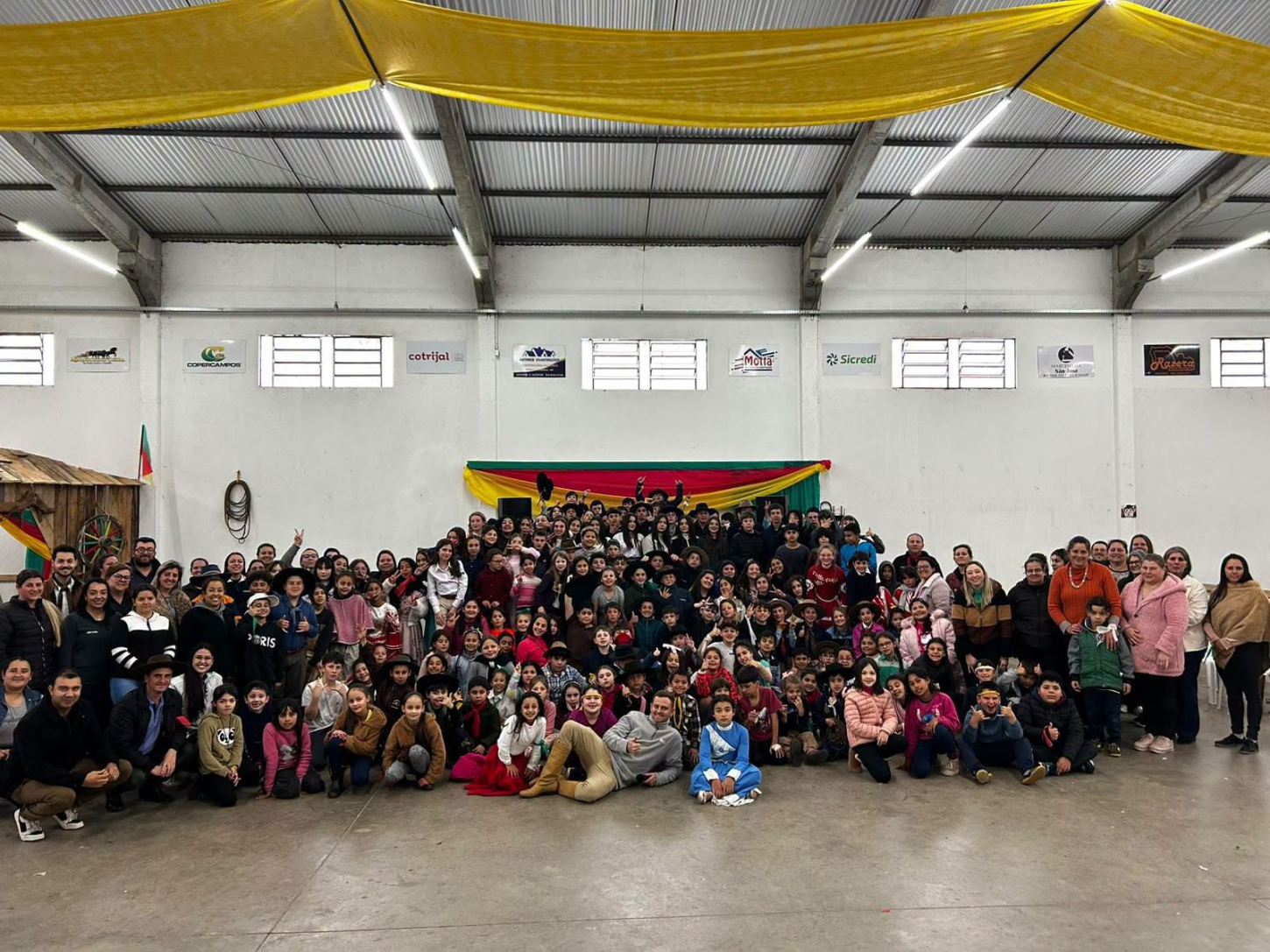 Integração e tradição: Escolas Tadeu Silveira e Princesa Isabel promovem Gincana Farroupilha e celebram a cultura gaúcha em Pinhal da Serra