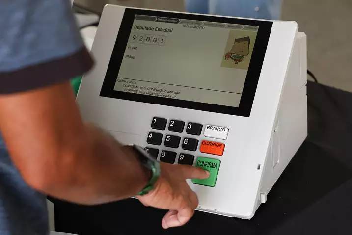 Justiça Eleitoral gaúcha oferece diversos canais de atendimento para esclarecer dúvidas dos eleitores