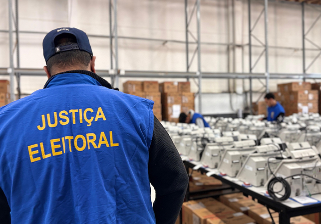 Mais de 30 mil urnas eletrônicas são preparadas no RS para as eleições de outubro