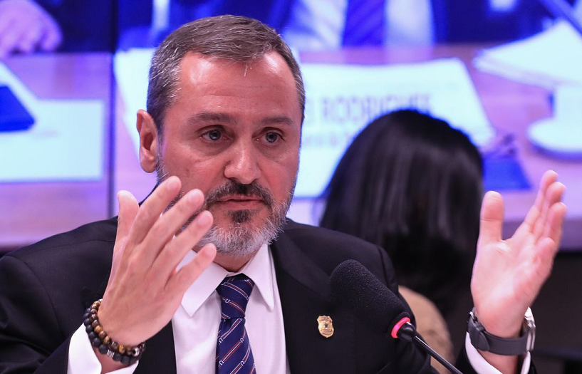 Ministro do Supremo André Mendonça determina o afastamento do diretor-geral da Polícia Federal
