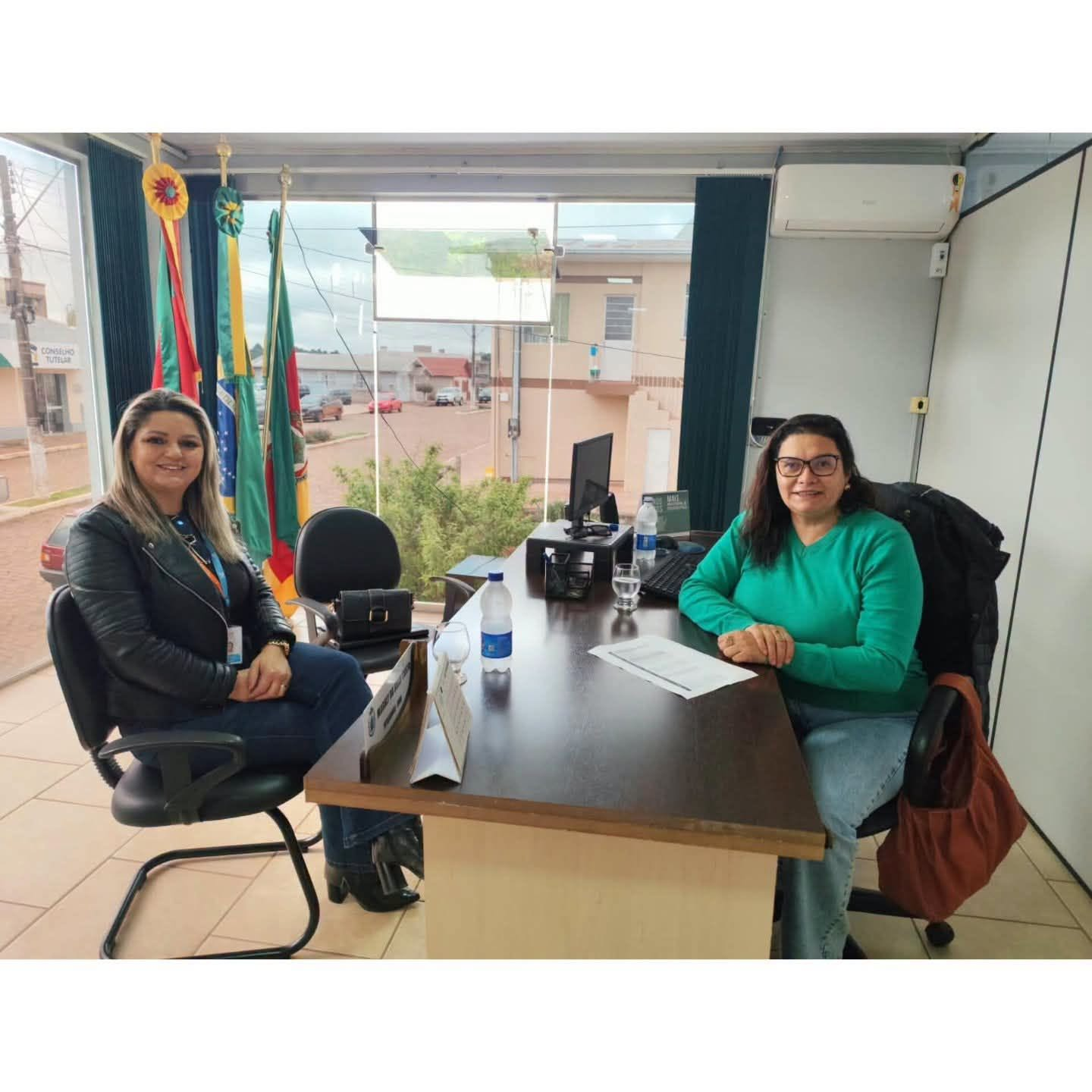 Reunião entre a vereadora Magály e Milena Cruz buscou aproximar o Legislativo da concessionária de energia elétrica para demandas da comunidade.