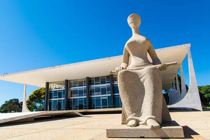 Alas do Tribunal Superior Eleitoral e do Supremo desconfiam de investigação por interferência dos Estados Unidos