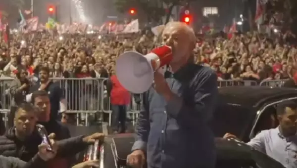 Mais eleitores nas urnas, menos votos brancos e nulos e virada em mais de 200 cidades: a combinação que levou Lula à vitória histórica