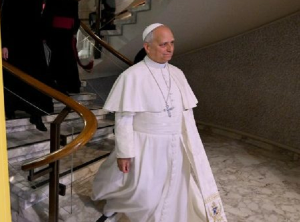 Papa Leão XIV passa noite tranquila após cirurgia para retirada de câncer de pulmão, diz Vaticano