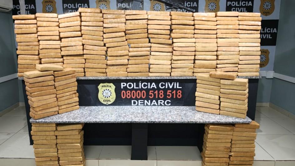 Polícia Civil apreende 250 quilos de maconha e um fuzil em Porto Alegre