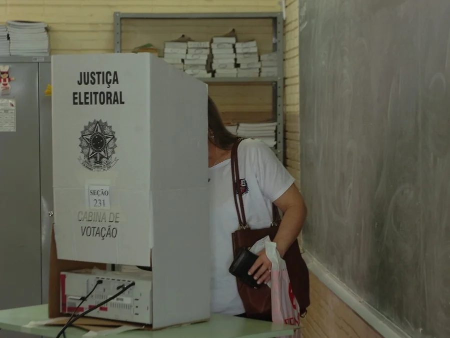 Temporais deixam mais de 300 mil sem luz no Sul no dia da eleição; vento passou de 110 km/h